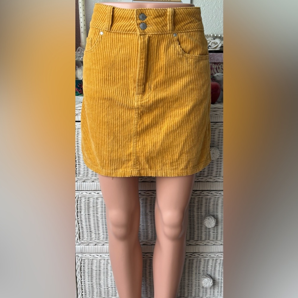Pacsun 109% Cotton Corduroy Mini Skirt High Rise in Butterscotch color Size 27